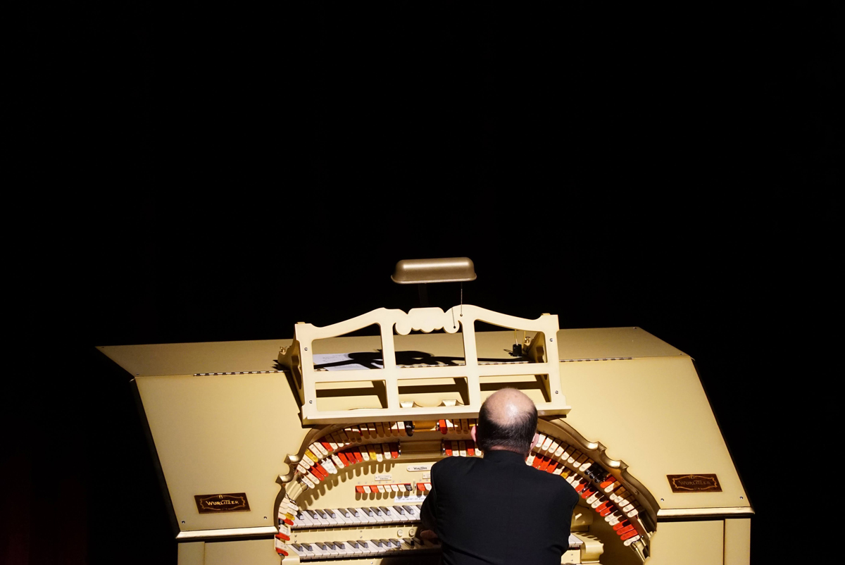 Tony Thomas plays the Mighty Wurlitzer at its homecoming concert in 2020